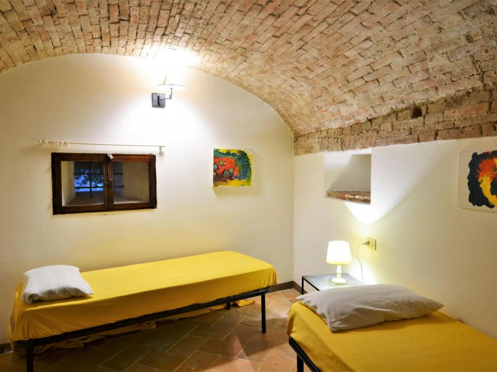 Cosy apartment in Mantignana with private terrace