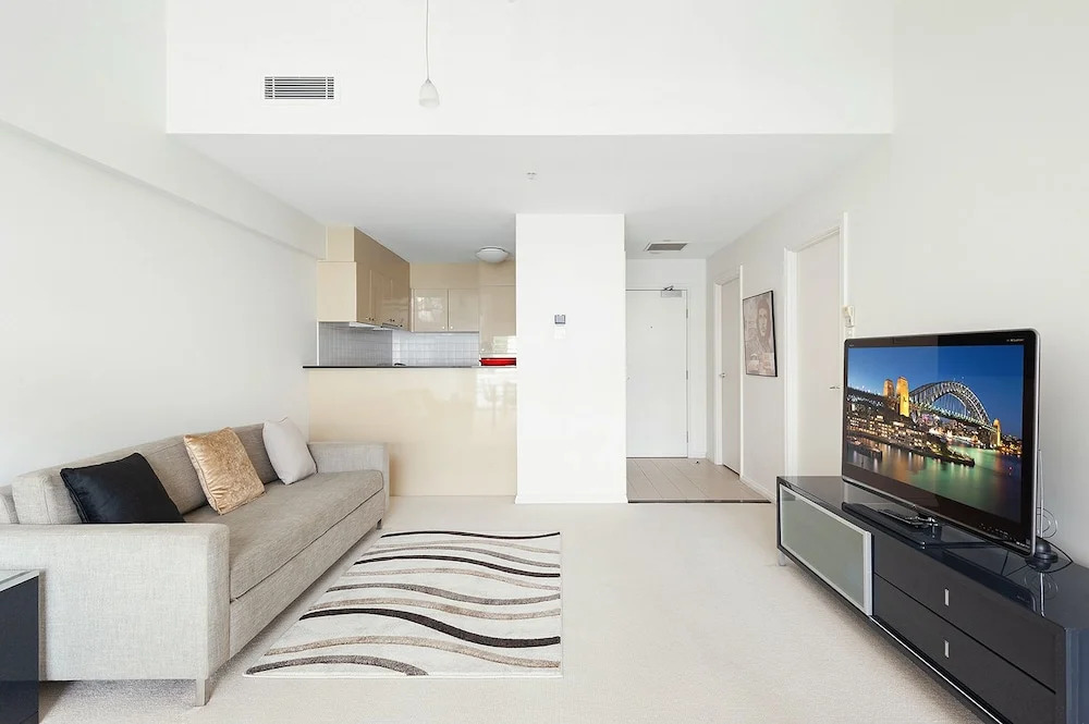 Waterfront Apt. on Sydney Harbour H390
