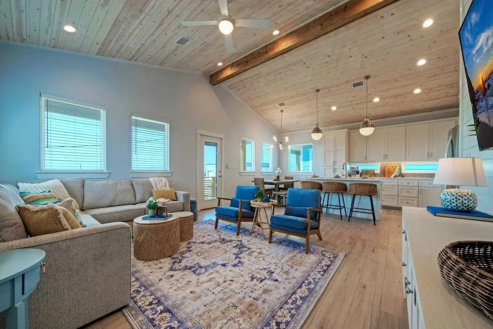 Coastal Retreat w/ Pool, Firepit, BBQ & Outdoor TV Lounge Deja Blue by Avantstay