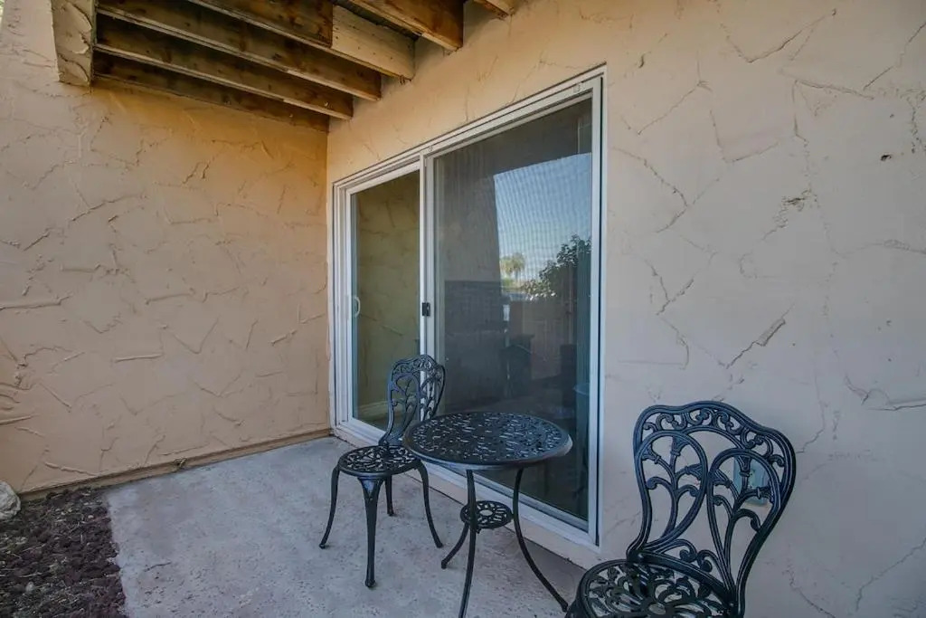 Stylish Updated 2 Bdrm Near Old Town Scottsdale!