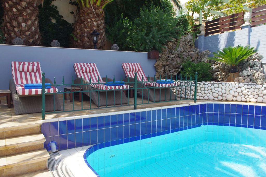 Faros Suites