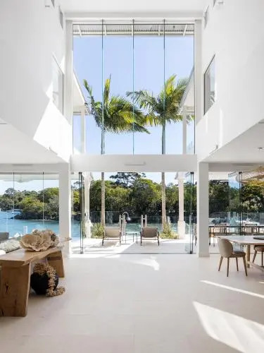 Iluka, Luxurious Riverfront Retreat