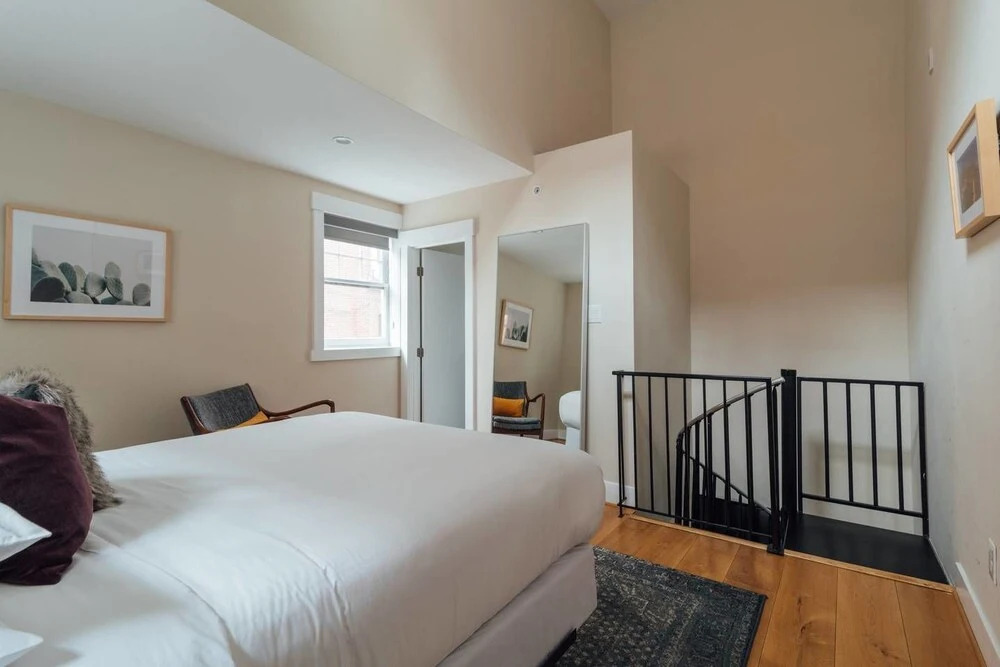 Renovated & Modern Home in Downtown Philly