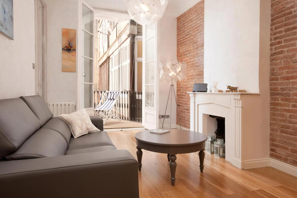 Luxury Barcelona Central City Cosy 3 Bedroom Apartment With Private Terrace