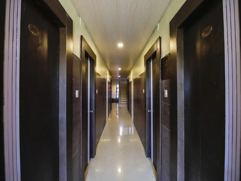 OYO 23500 Hotel Blue Valley
