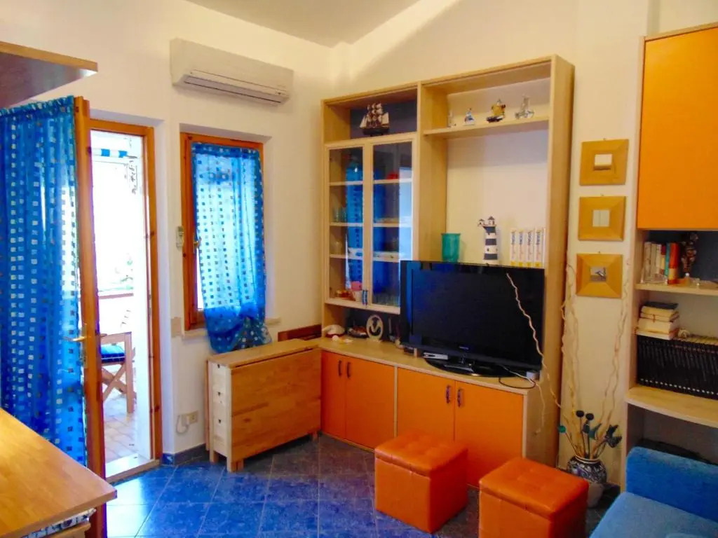 M244 - Marcelli, trilocale con terrazzo a 150mt dal mare