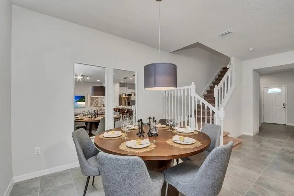 Amazingly Decorated 5 Bedroom2413) Townhouse by Redawning
