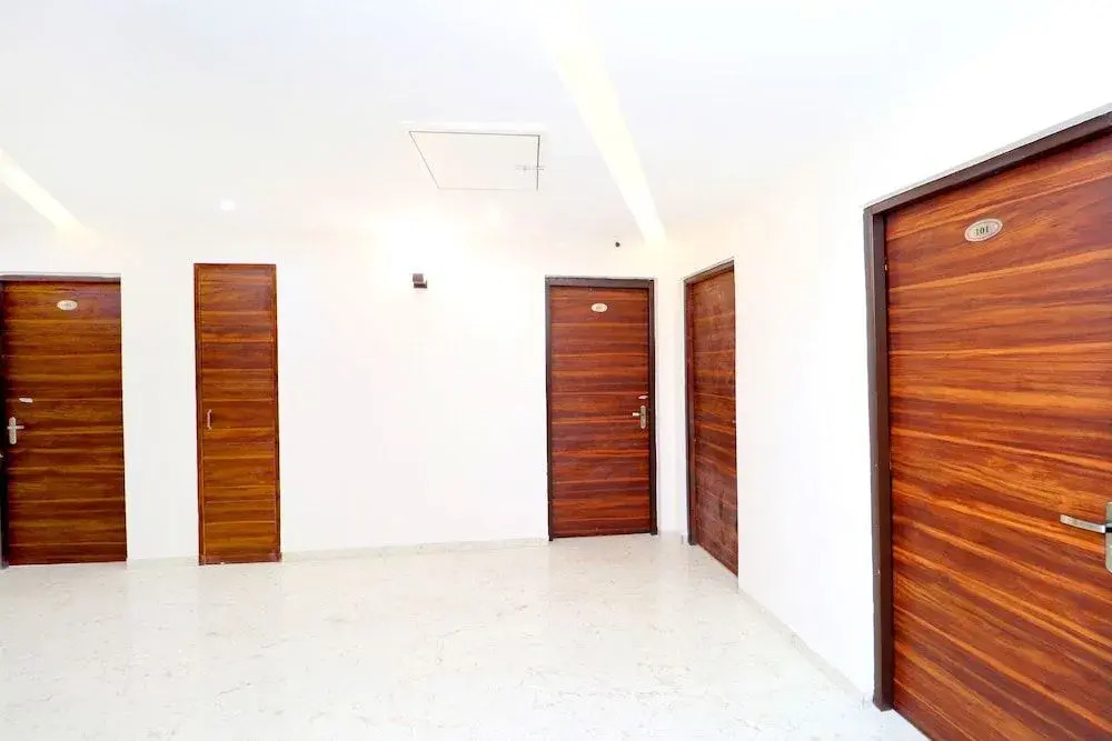 Hotel Dreamland by OYO Rooms