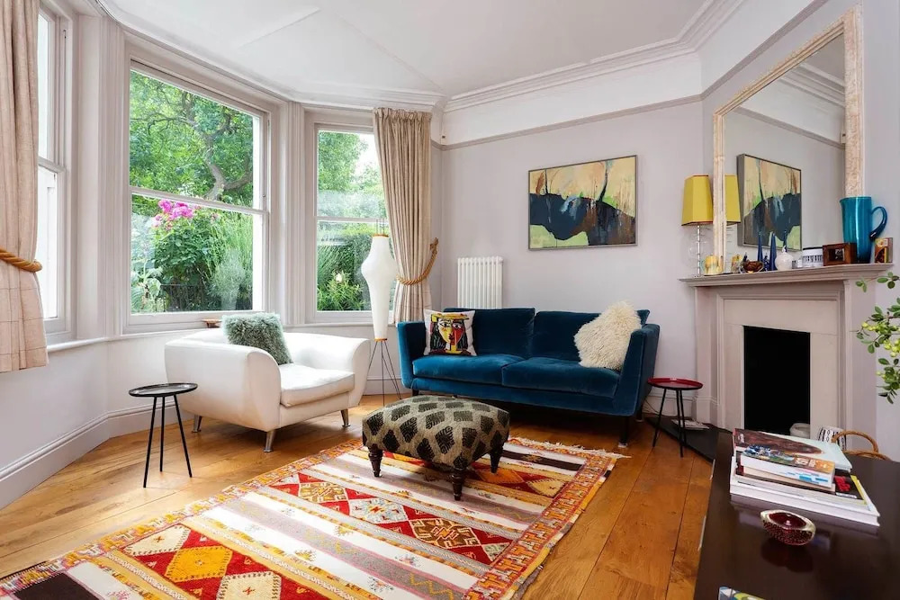 Veeve - Highbury Crescent