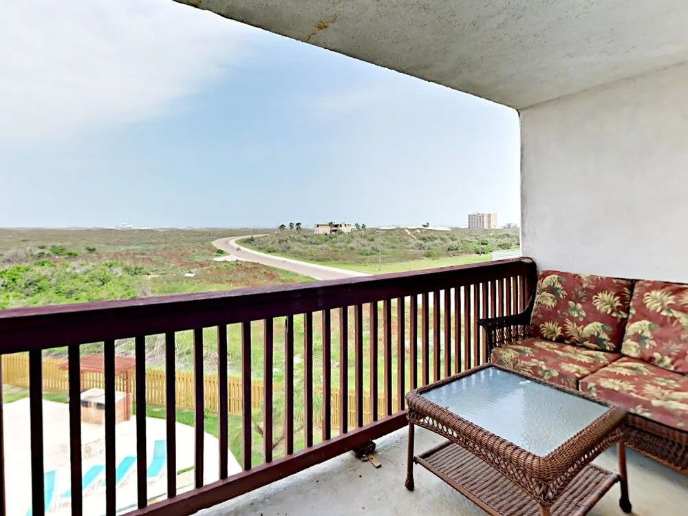 143 Sea Breeze 1 Bedroom 1 Bathroom Condo