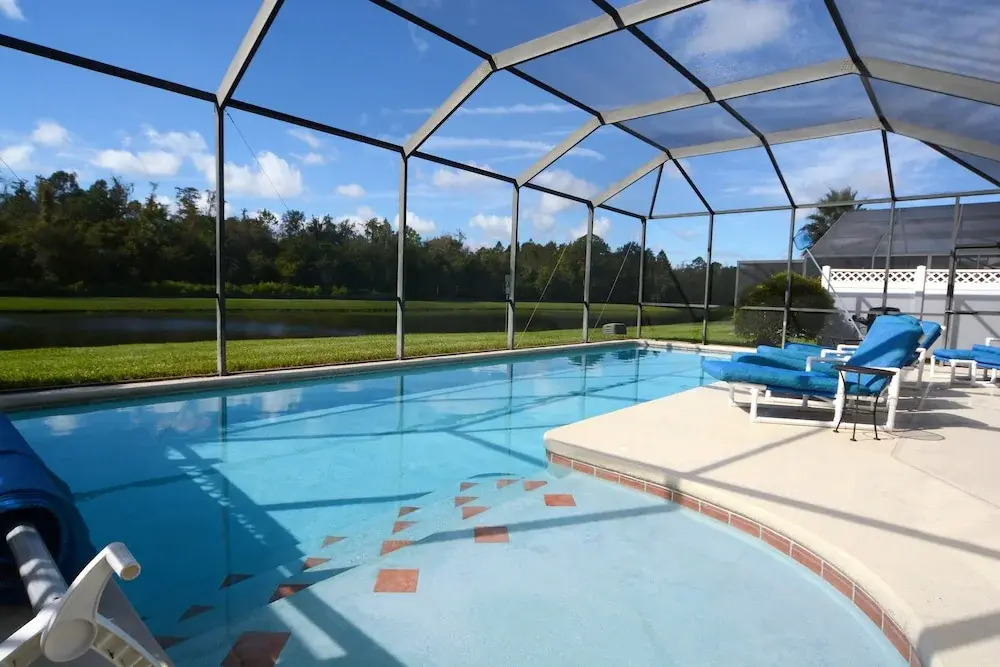 4648 5- Bdrm'Slake Views Facing Poolwater View