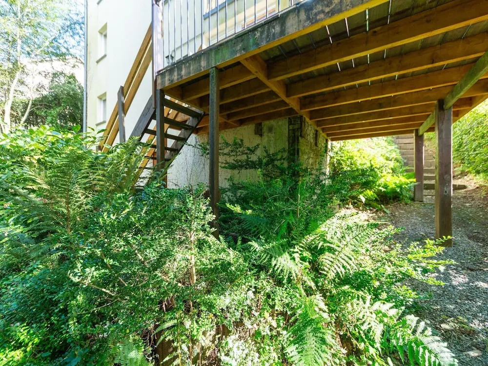 Forest-Edge Hideaway, Bouillon