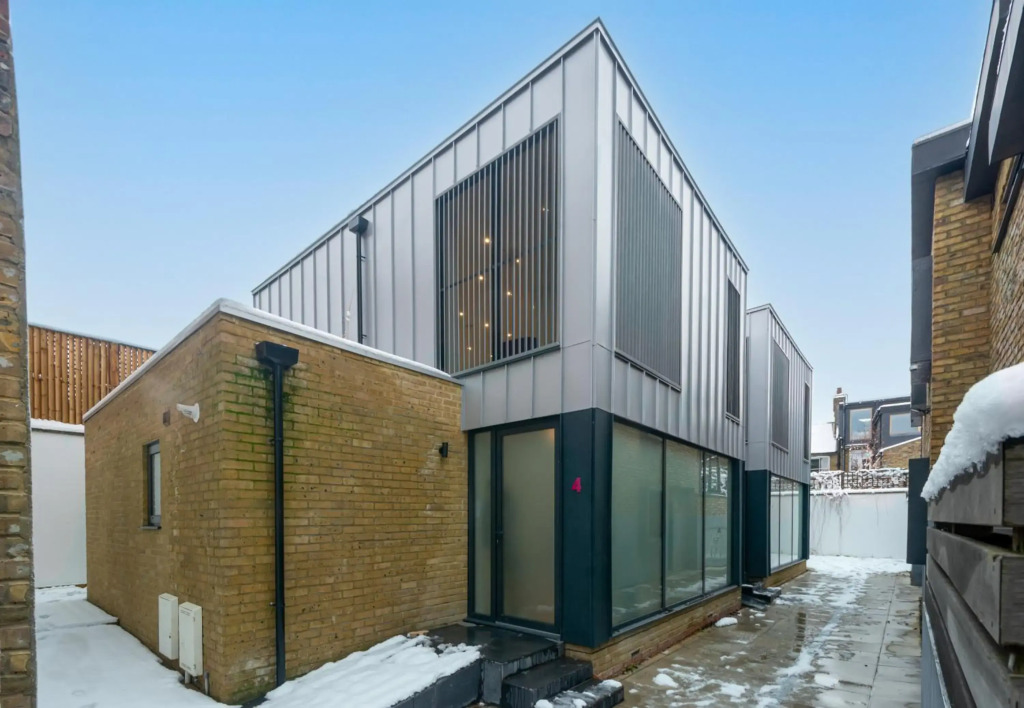 Capacious Three Bed Apartment in Slindon Court