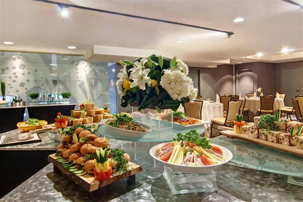 DoubleTree by Hilton Toronto Downtown