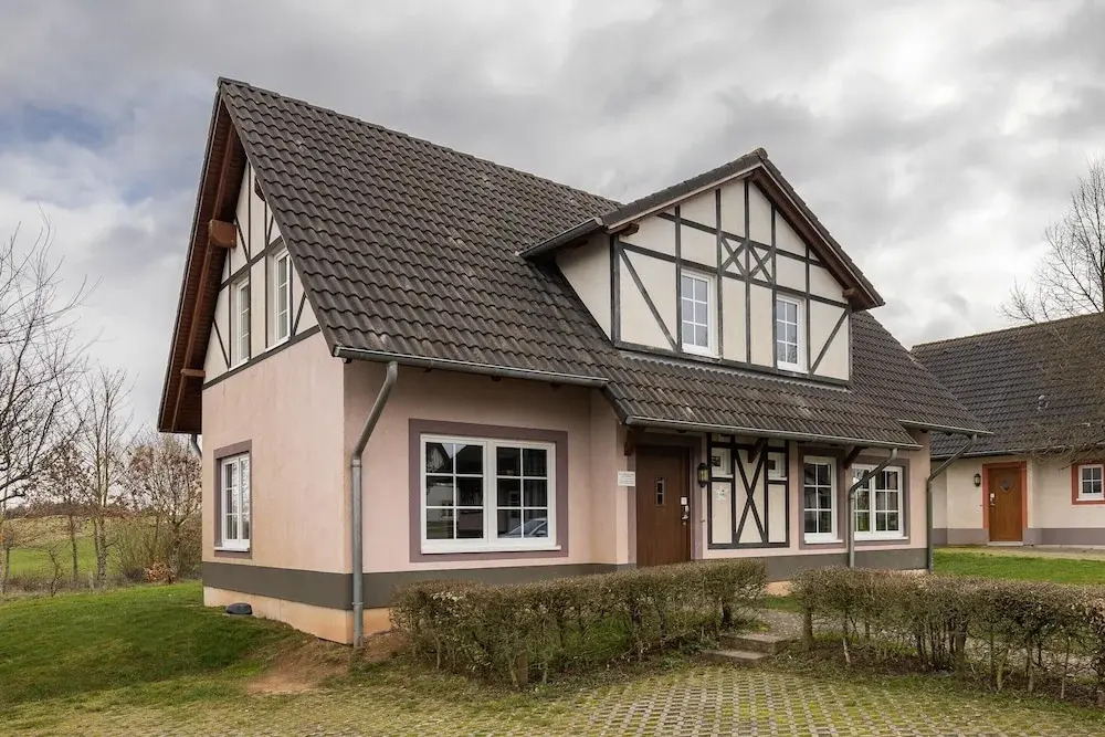 Restyled Villa with 4 Bathrooms & Sauna near River Moselle