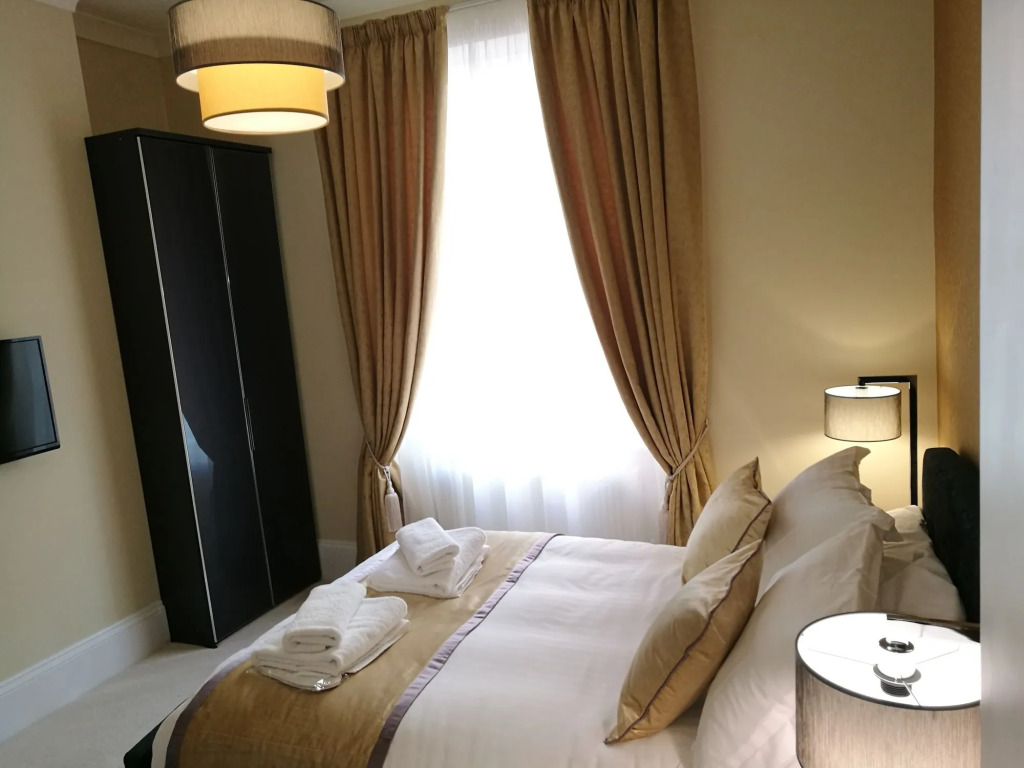 Devon Court Hotel