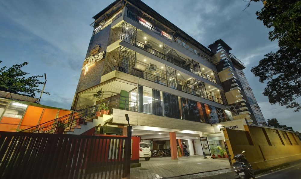 FabHotel Krishna Heights