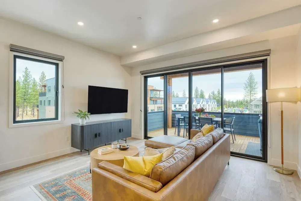 2 Units Minutes to Old Bend Deck + Hot Tub 1216 Skyline Ranch by Avantstay