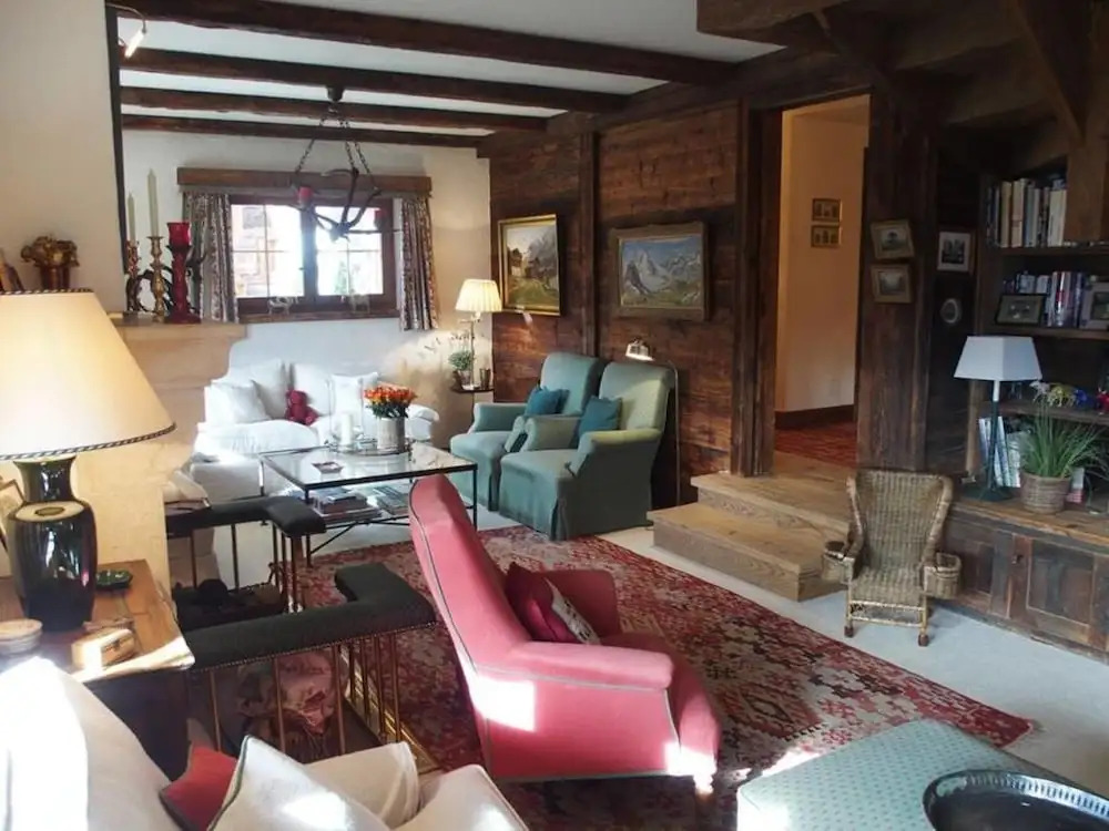 Cozy fully serviced Twin Chalets