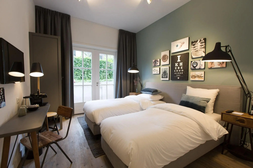 Eye Hotel