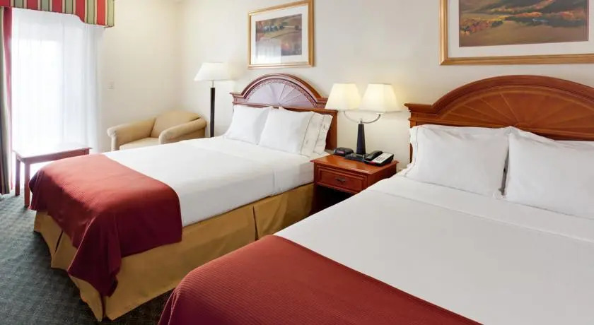 Holiday Inn Express Lancaster-Rockvale Outlets