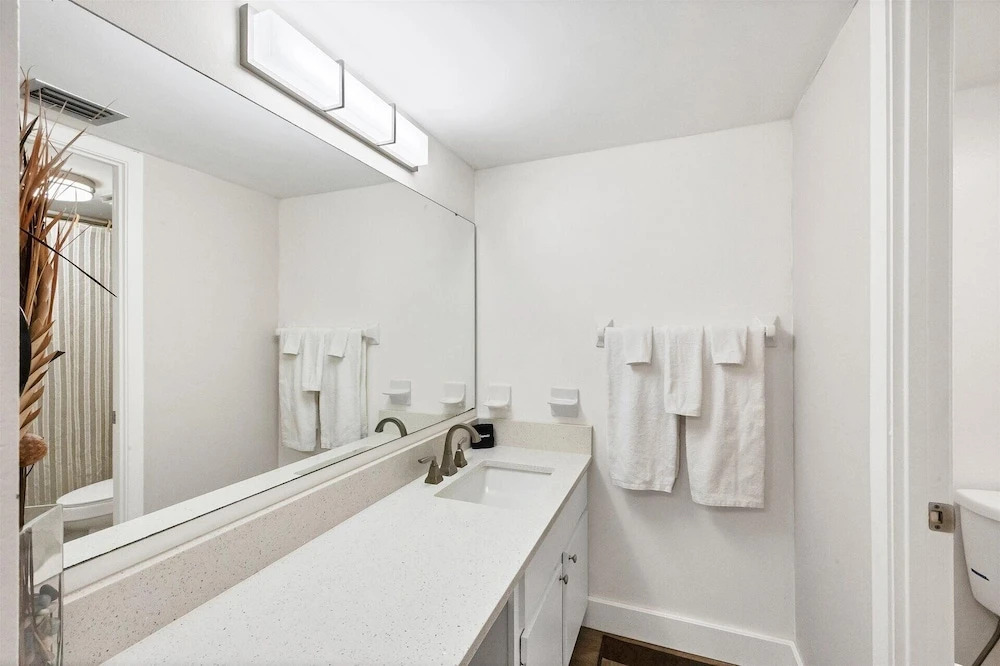 Anchorage Resort 2 Bedroom Condo 2nd Floor, Community Pool 0883