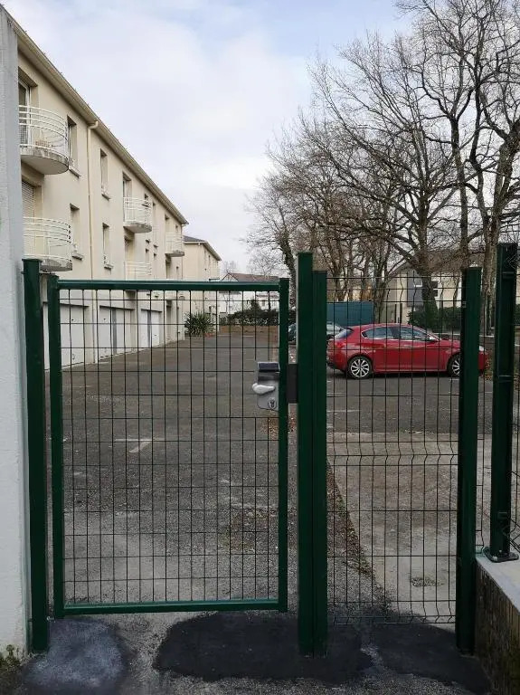 Joli studio - Parking Privé - WIFI