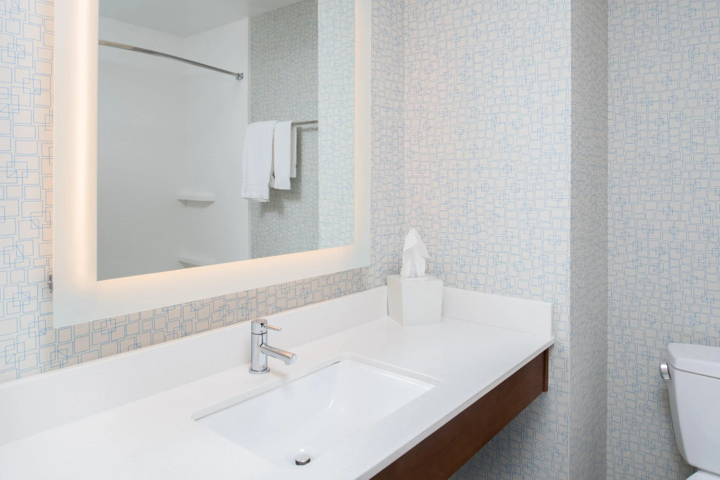 Holiday Inn Express Hotel & Suites Bismarck by IHG