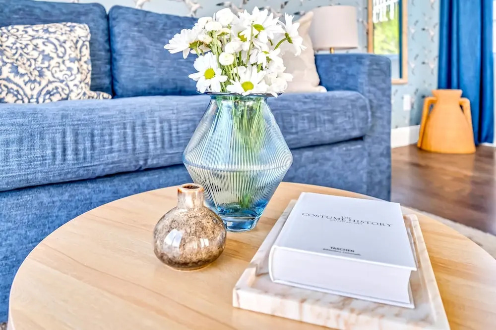 Luxury Stay With Rooftop Views in Prime Location