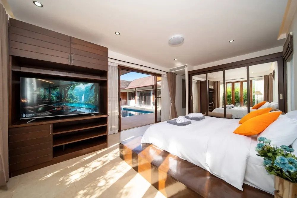 Spacious Private 4 BR Villa With a Working Office