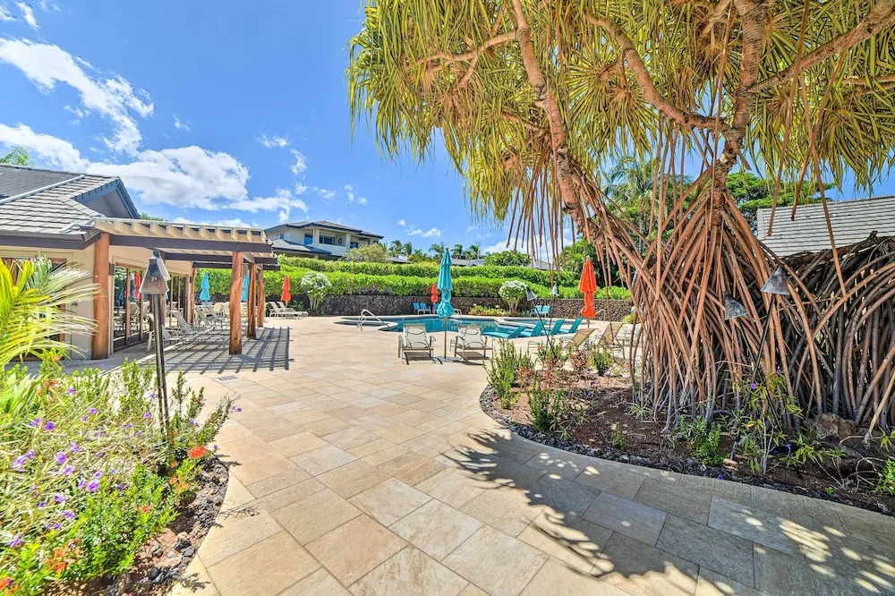 Tropical Paradise Resort Villa: 1 Mile to Beach