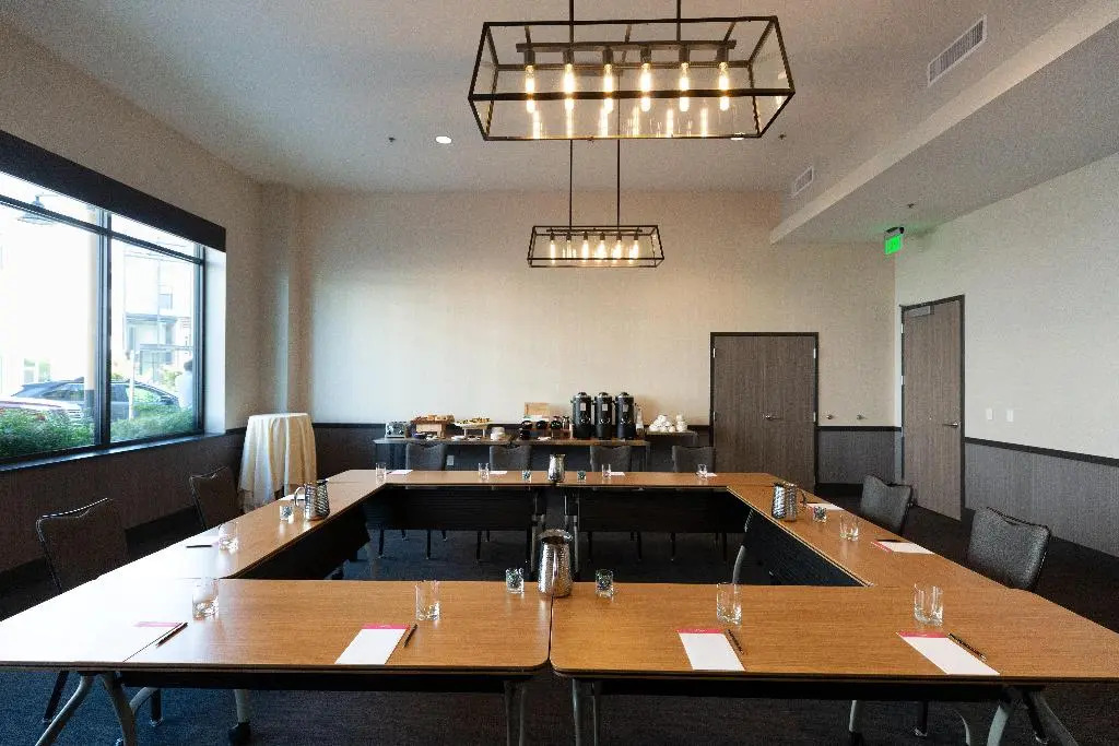 Hotel Indigo Seattle Everett Waterfront Place by IHG