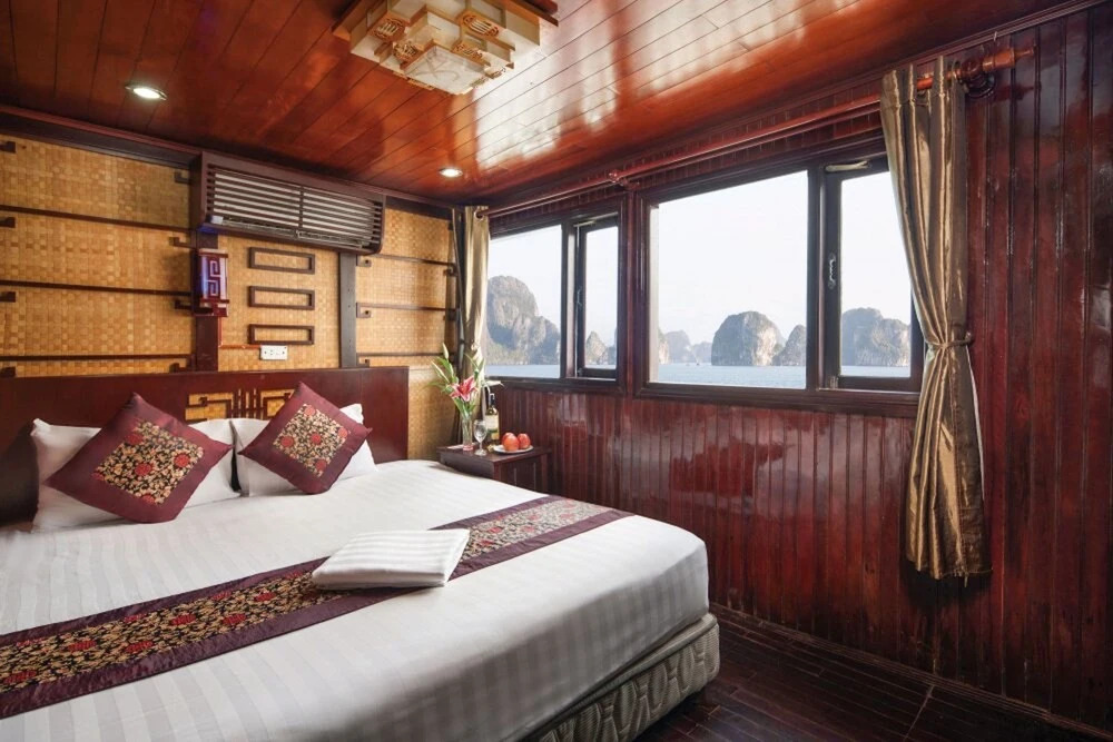 Amanda Cruise Ha Long Bay