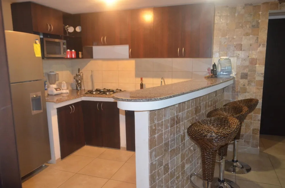 Luxury Apartment 3 r private beach