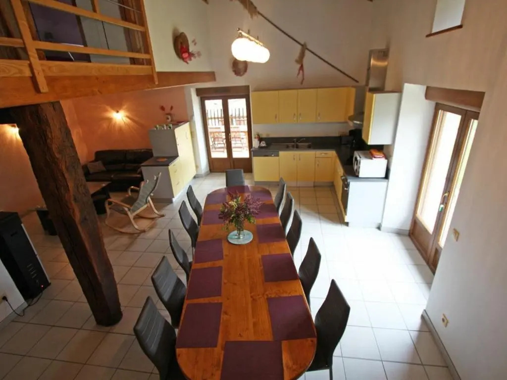 Gîte spacieux avec terrasse, confort moderne dans un cadre verdoyant et propice aux balades. - FR-1-589-79