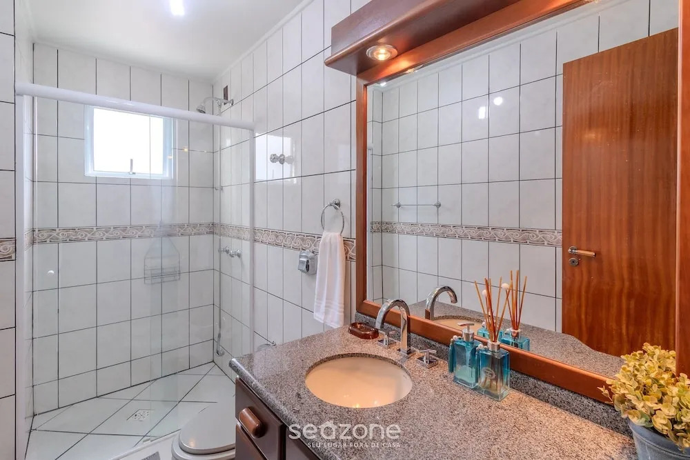 3BR Seafront apt w/ BBQ in Itapema Con0101