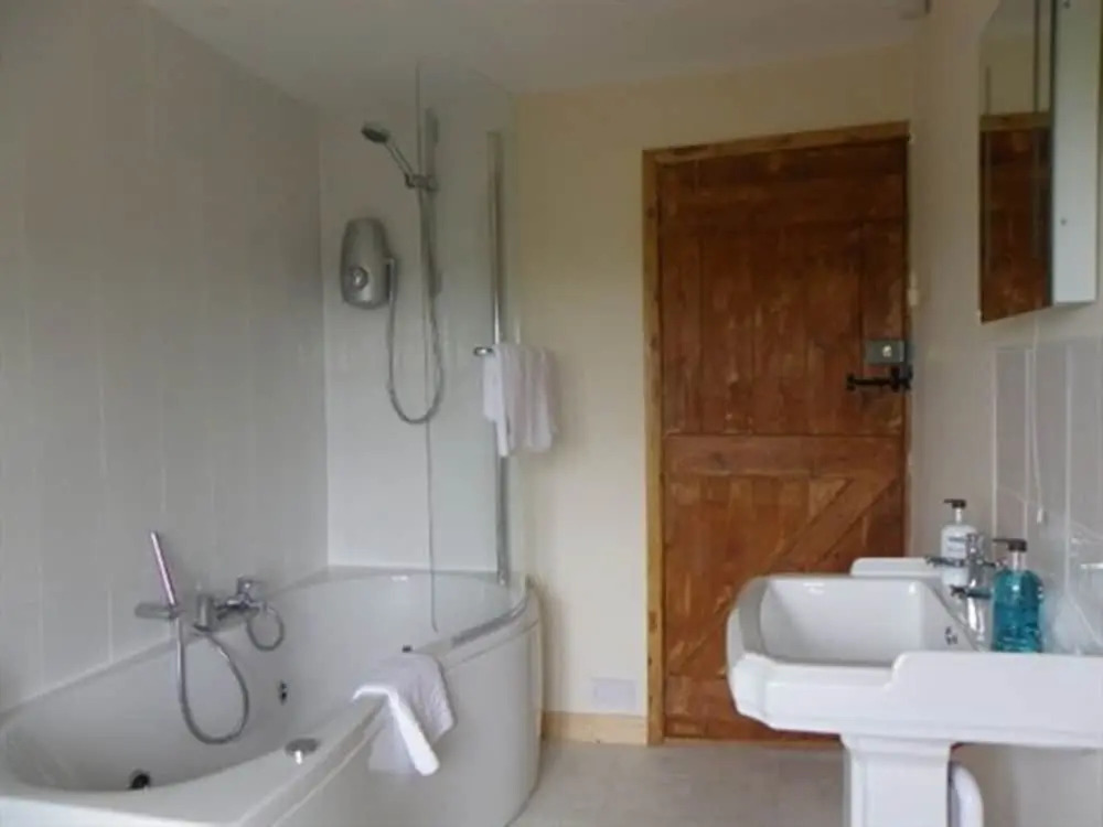 The Dainty Den, Headgate Farm