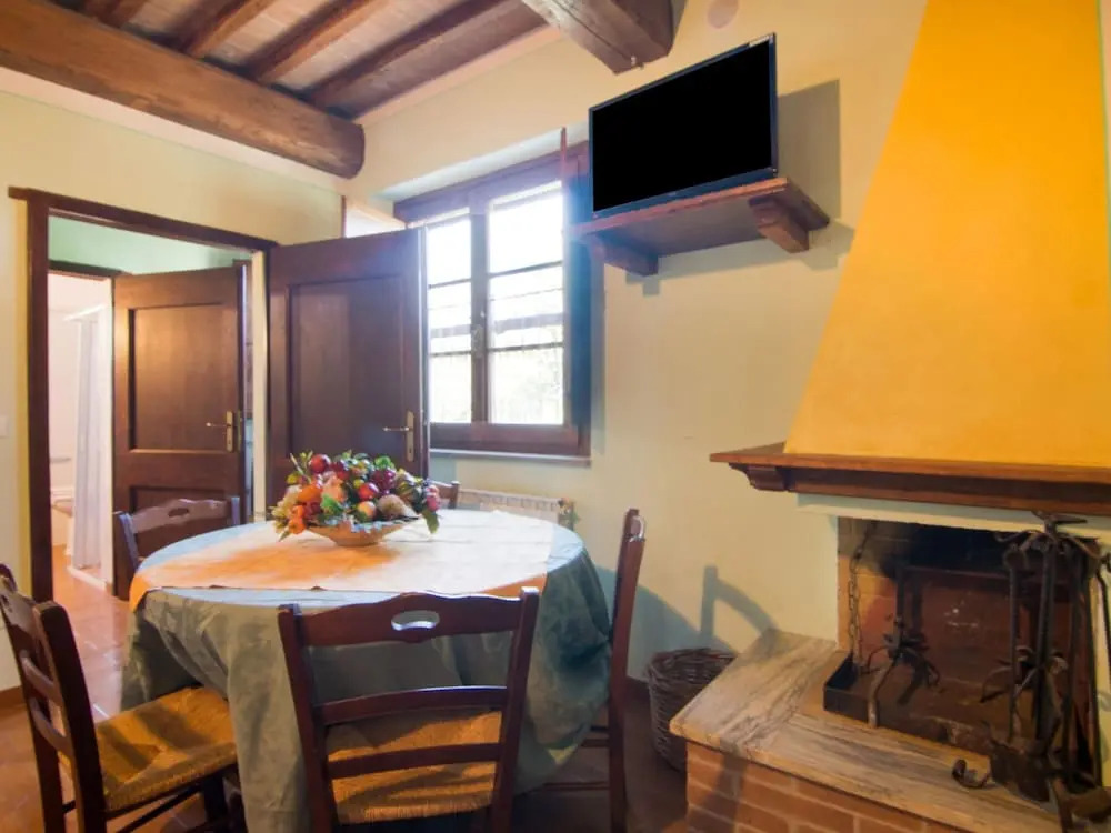 Farmhouse by Lake Trasimeno with Pool