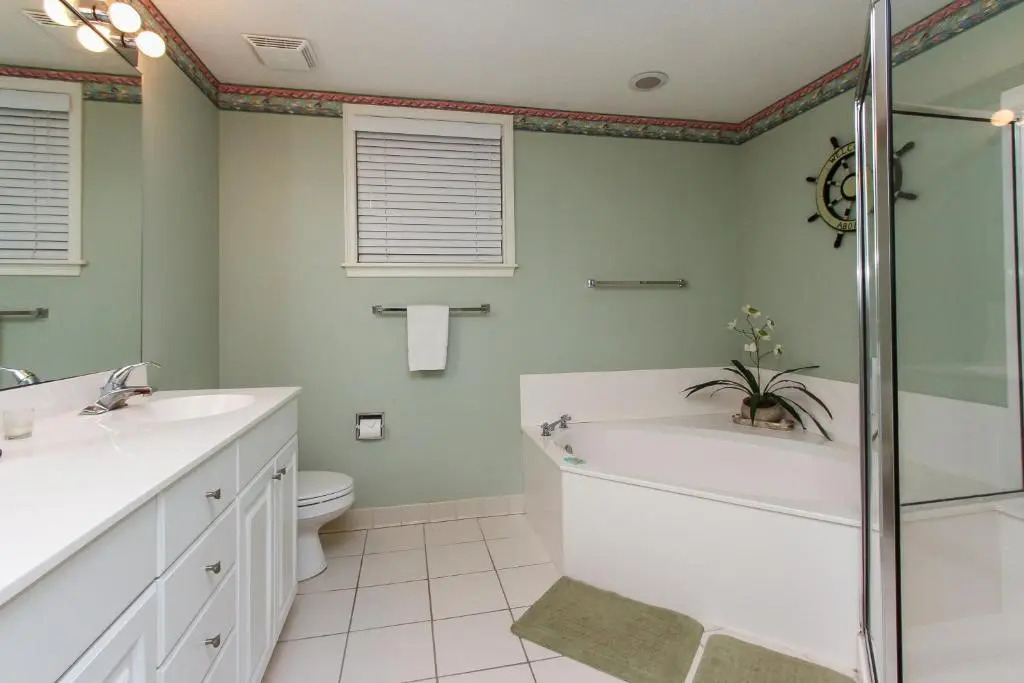 2309 SeaCrest 3 BR Forest Beach Condo