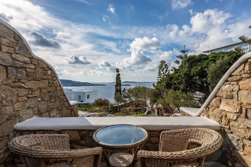 Maroulinas View Studios & Apartments