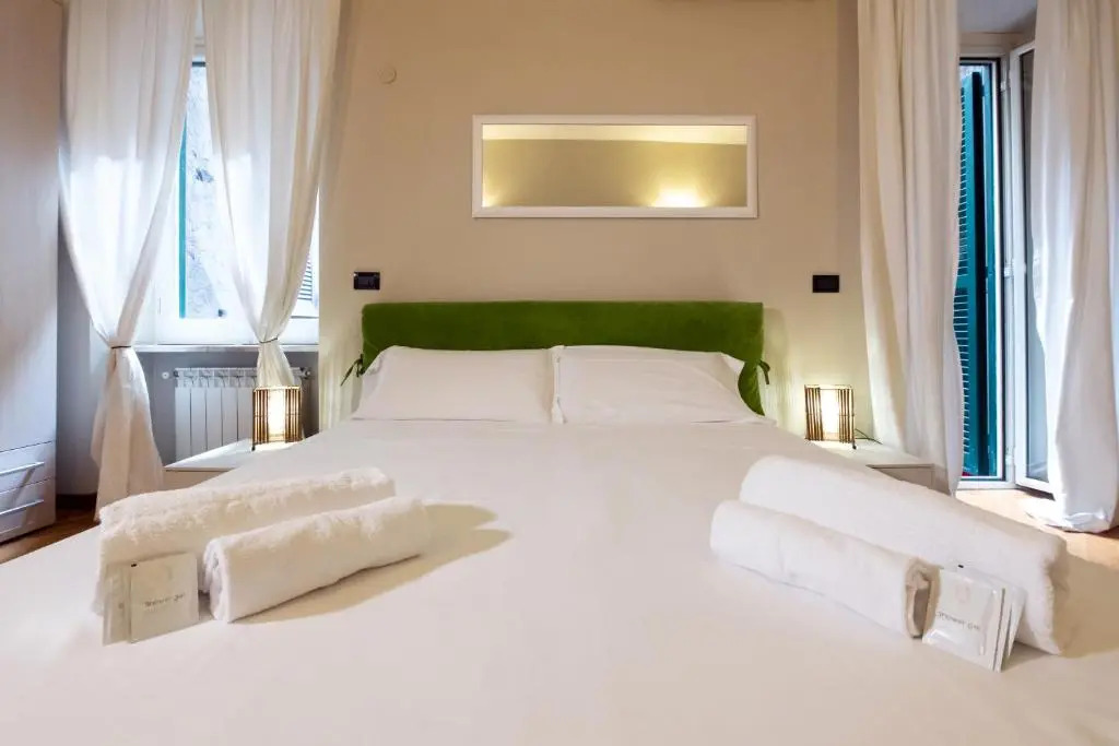 Magenta Luxury Crociferi 3