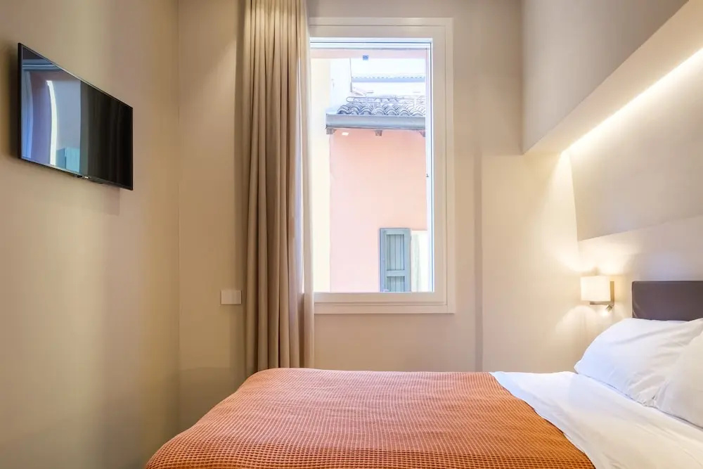 Golden Suite by Studio Vita