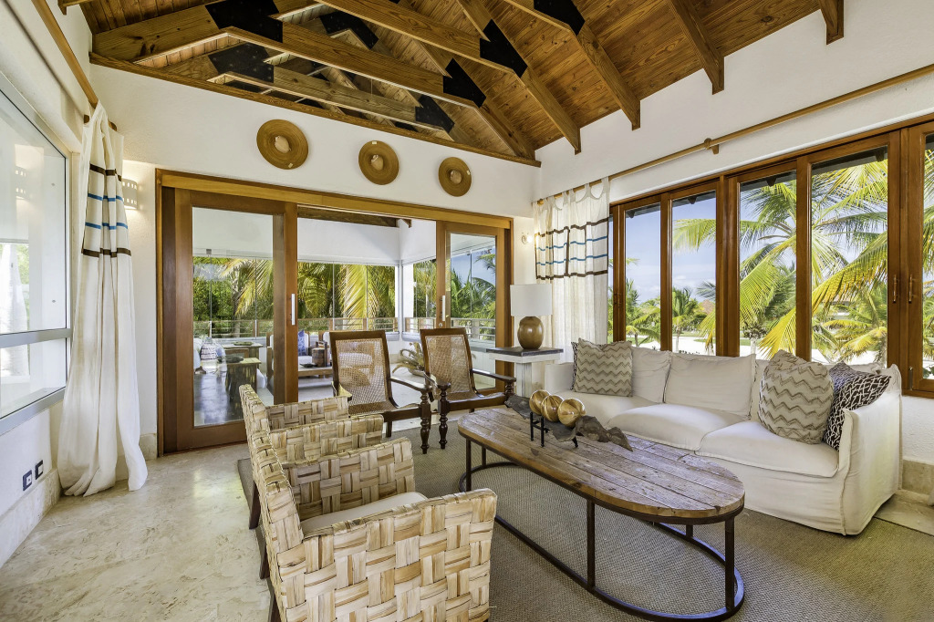 Luxury villa at Cap Cana Resort - Chef, maid, butler and golf cart are included