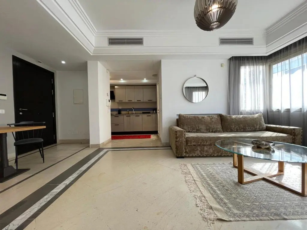 The Perfect Flat, Lac 2, Tunis