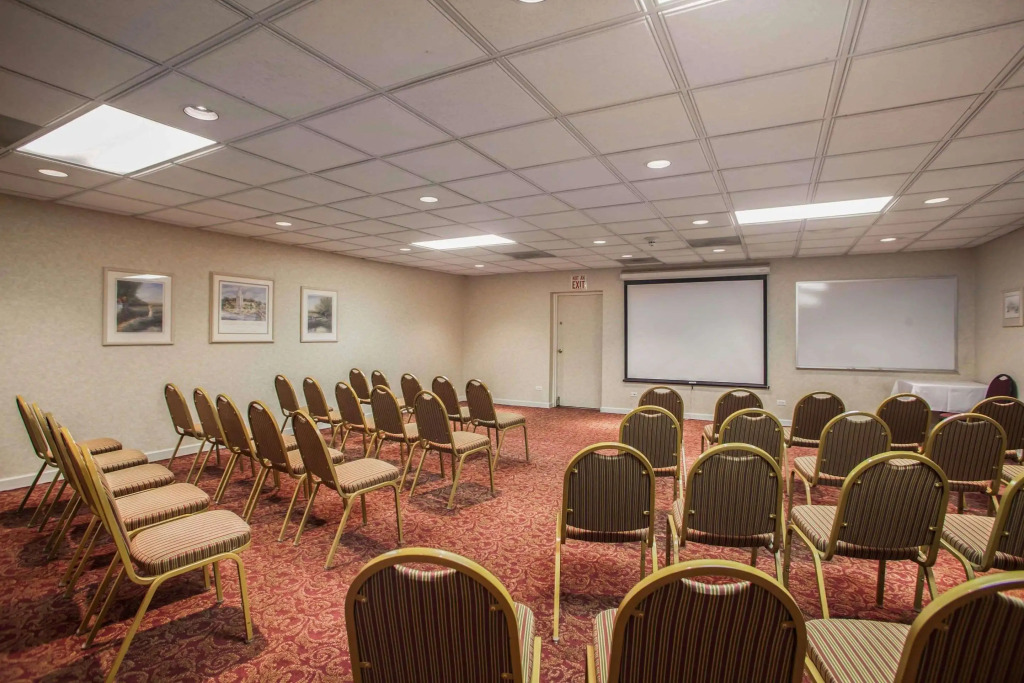 Quality Inn & Suites St Charles -West Chicago