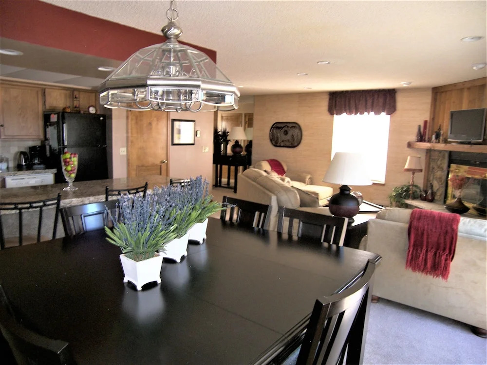 Saltlick 2 bed 2 bath 2 Br condo by RedAwning