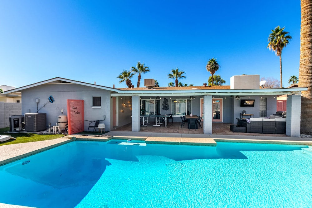 NEW - The Desert Bloomhouse With Heated Pool