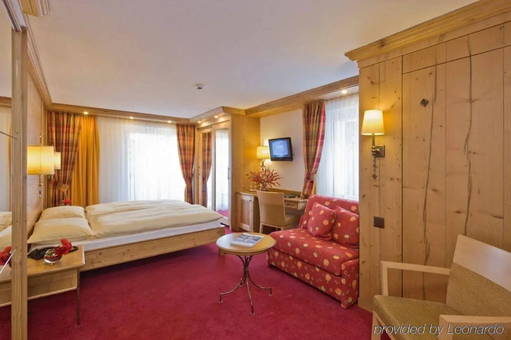 Hotel Holiday