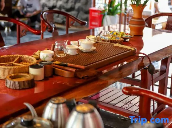 Yueting Hot Spring B&B