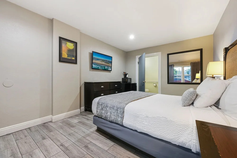 Point Loma Inn And Suites